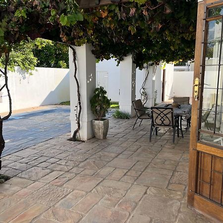Toni'S Cottage Graaff-Reinet 外观 照片