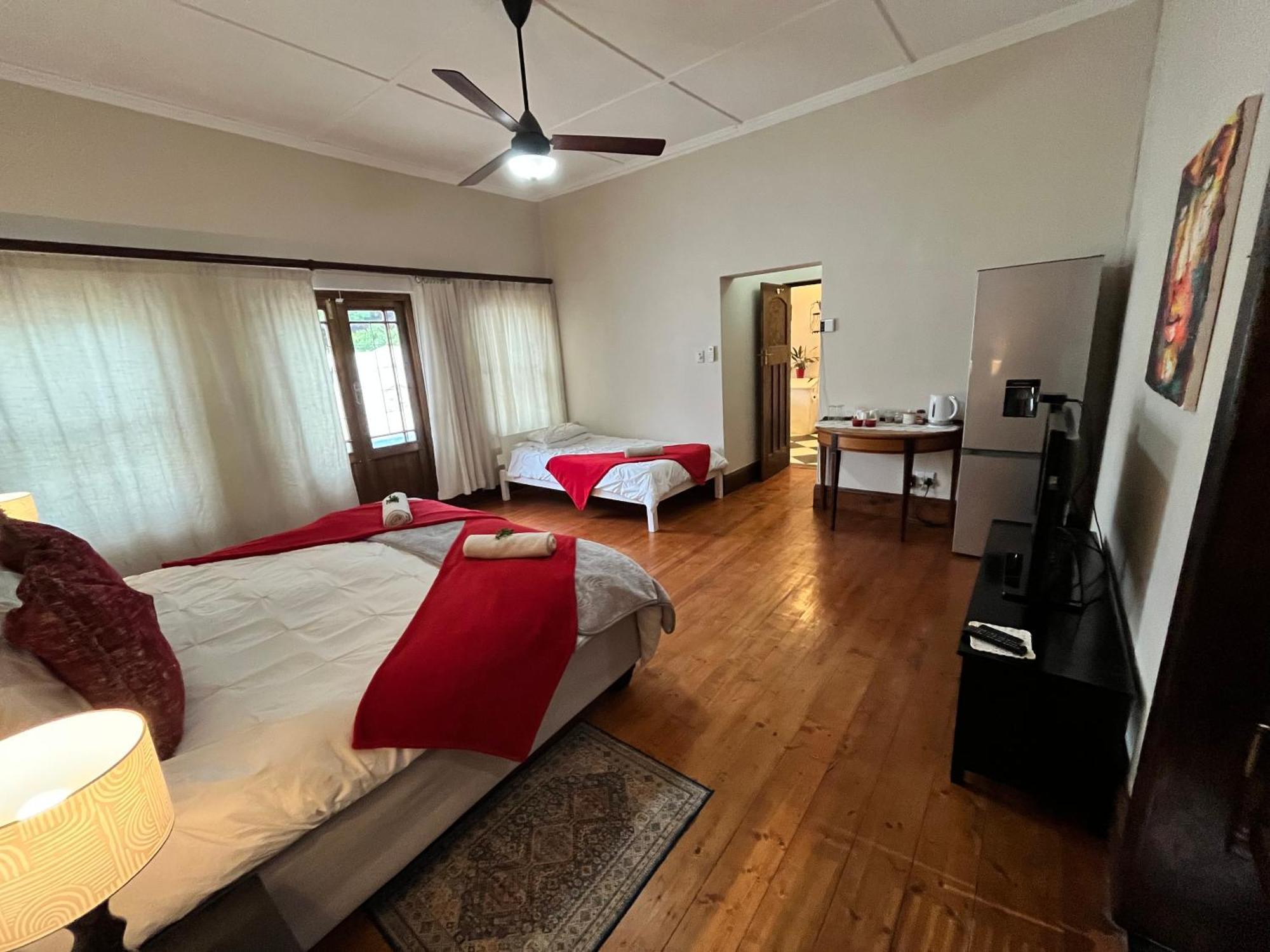 Toni'S Cottage Graaff-Reinet 外观 照片